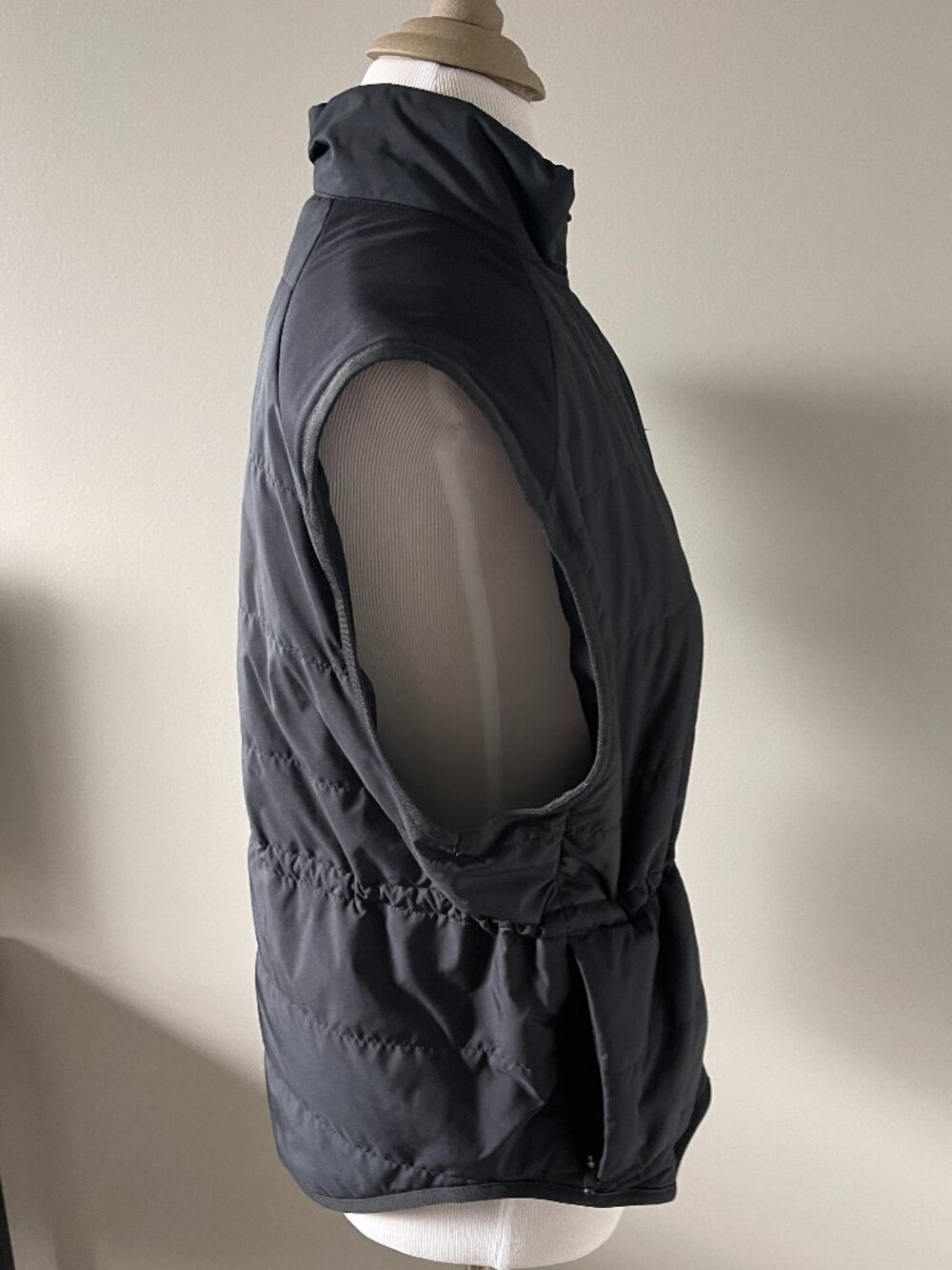 Nike Women's Therma-FIT Swift Running Vest, Size M - Picture 3 of 6